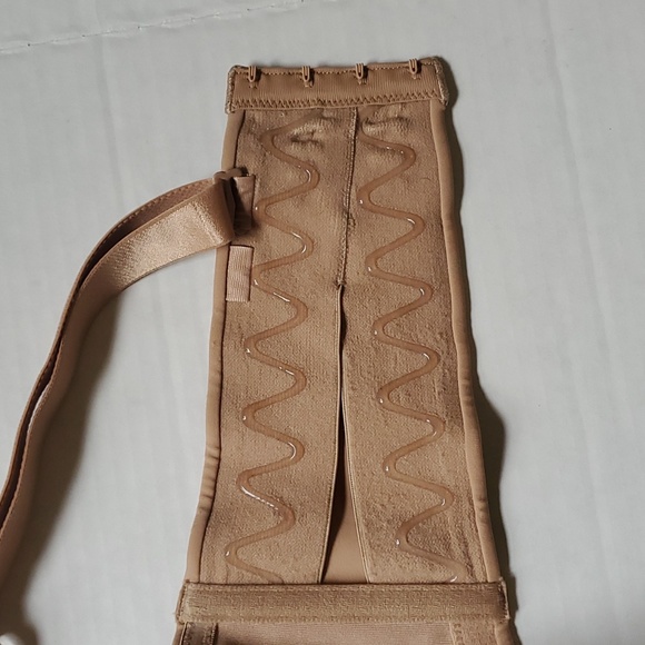 Ambrielle Woman's Bra  EUC - Picture 5 of 6